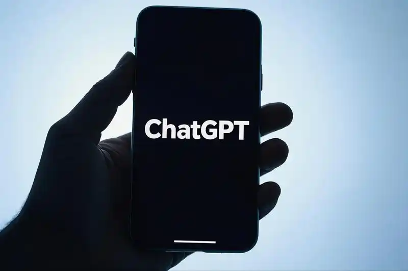 OpenAI GPT-5:多模态整合+400%性能提升的技术革命