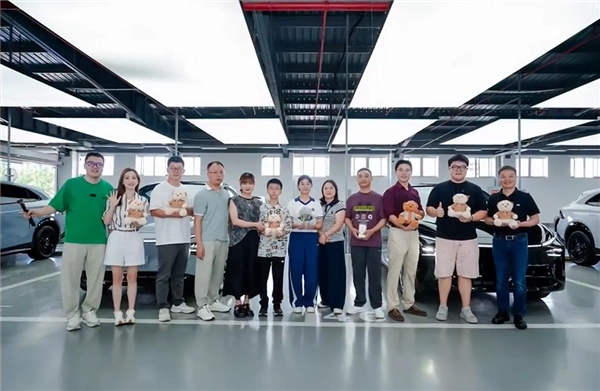 小鹏G7正式交付!19.58万起售,自研AI芯片+华为黑科技重塑智能出行