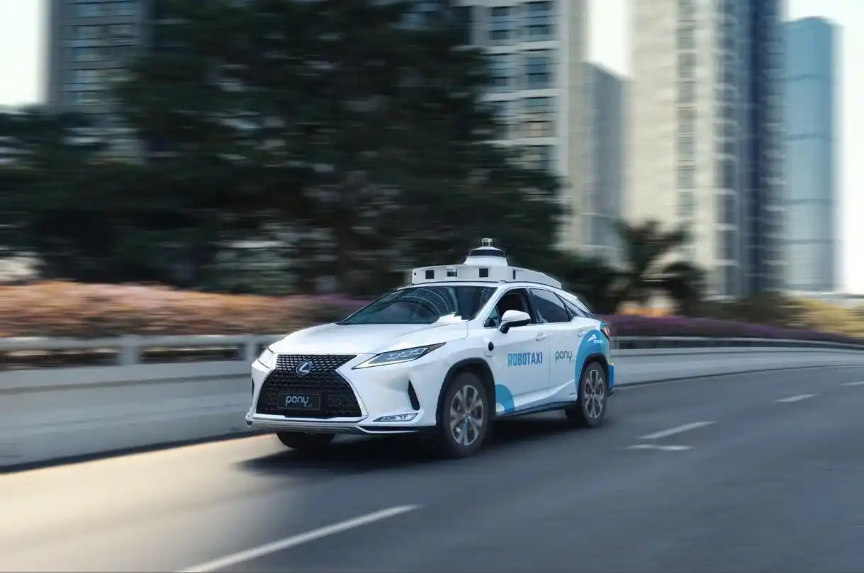 小马智行×迪拜Robotaxi计划:2025路测启动,2030智慧交通目标加速