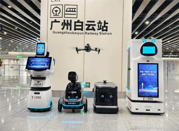 广州地铁五羊机器人:行李搬运+高空巡飞,白云站变身科技馆!