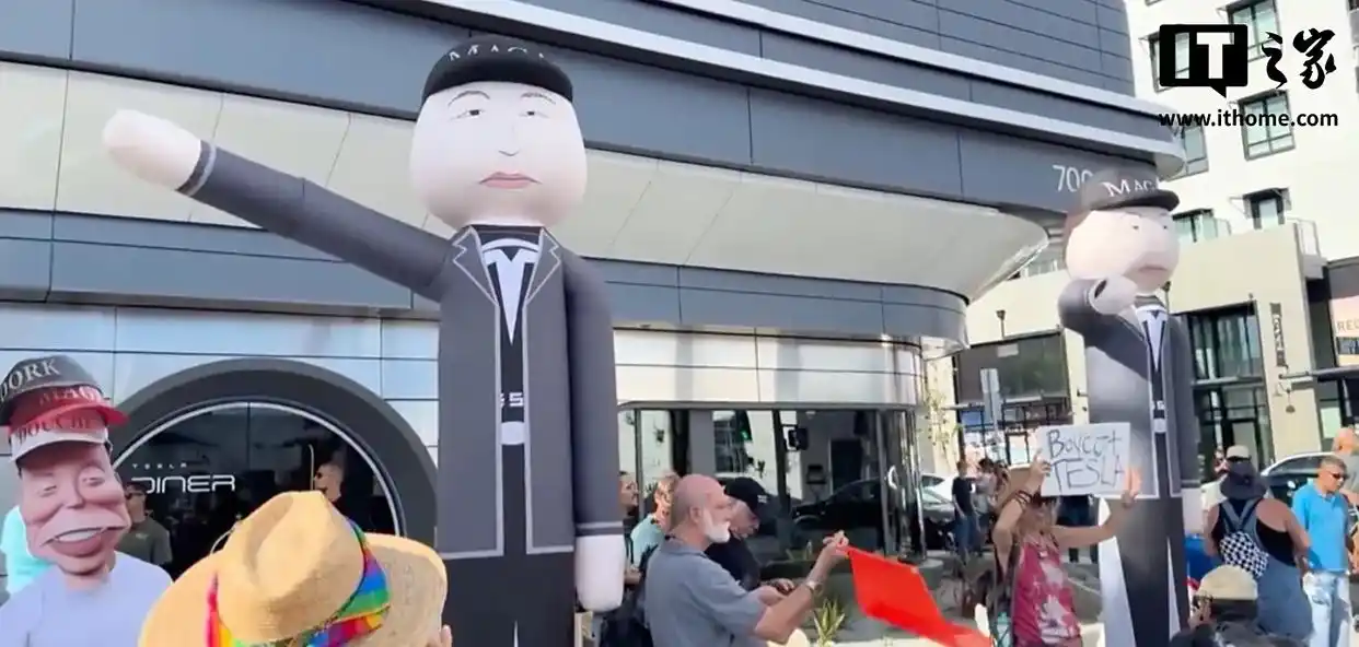 特斯拉餐厅开业12天遭遇运营混乱,擎天柱机器人故障需人工协助,引发居民不满